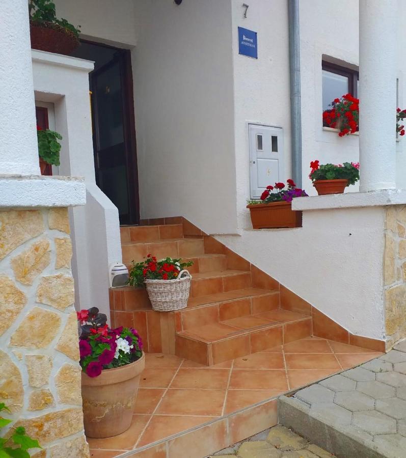 Apartments Villa Arta Murter Exterior foto